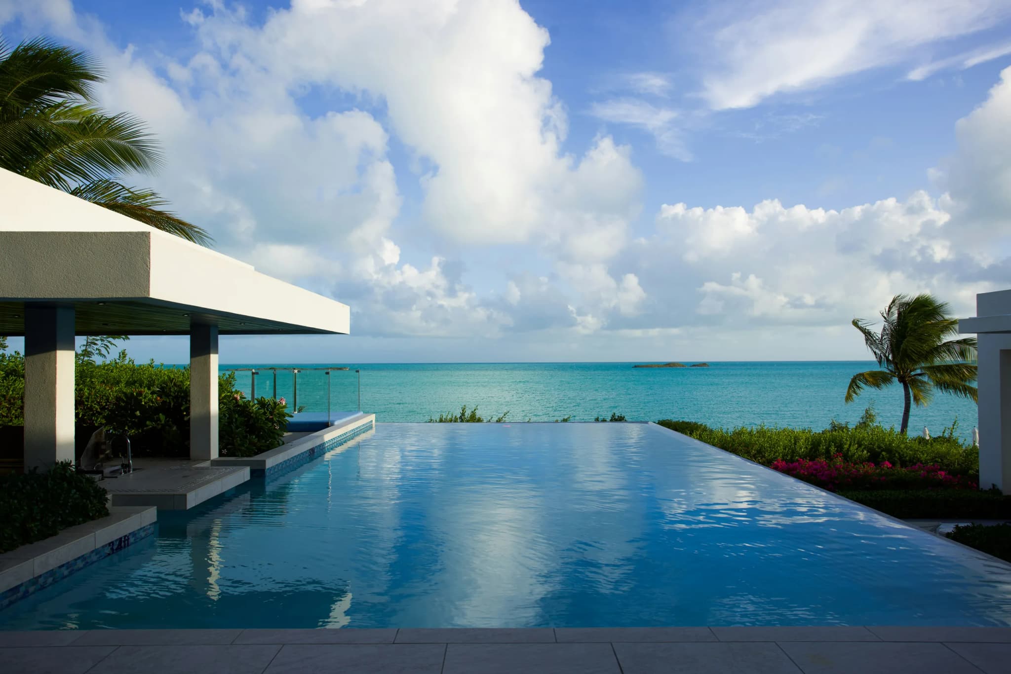 Villa infinity pool overlooking a turquoise tropical sea