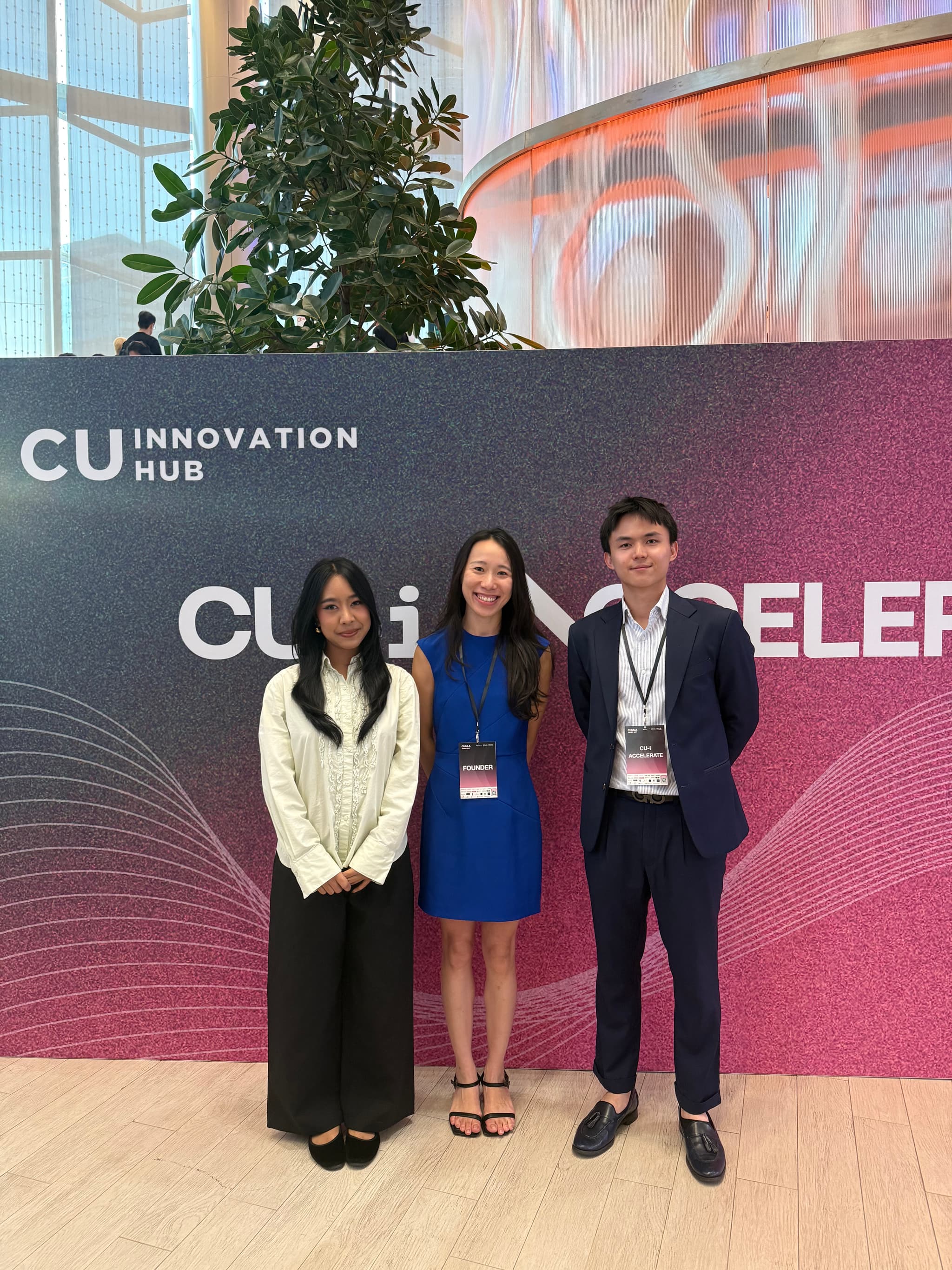 Issa Compass with students at Chula Demo Day, hosted by CU Innovation Hub
